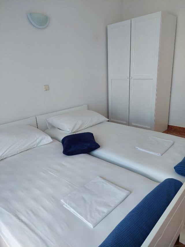 Apartmani Vesna Паг Екстериор снимка